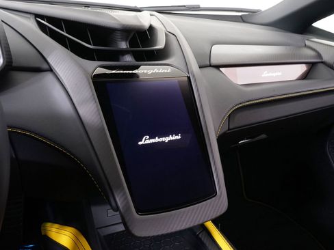 Used 2025 Lamborghini Revuelto AWD/4WD image 25