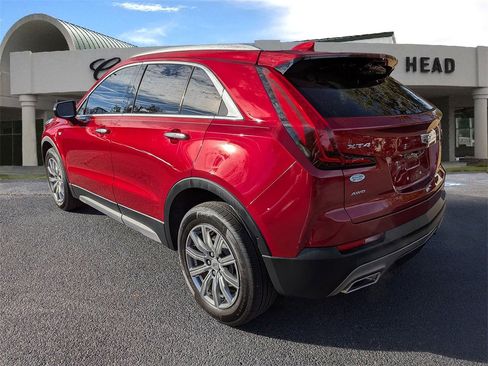 Certified 2022 Cadillac XT4 Premium Luxury w/ Enhanced Visibility Package image 4