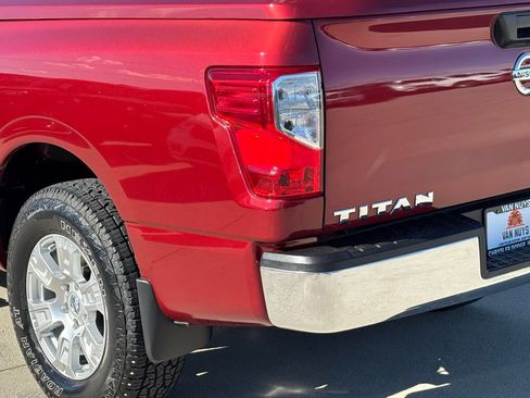 Used 2017 Nissan Titan SV image 10