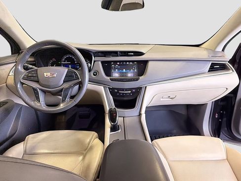 Used 2018 Cadillac XT5 Luxury w/ Driver Awareness Package image 19
