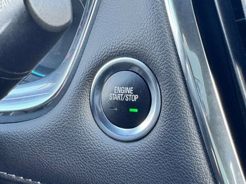 Used 2023 Chevrolet Traverse LT FWD image 31