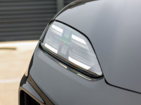 New 2025 Porsche Macan 4S Electric image 13