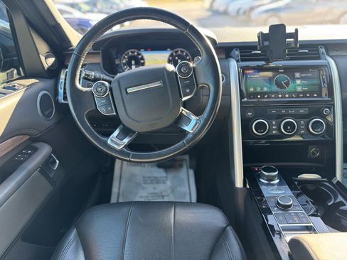 Used 2018 Land Rover Discovery HSE image 15