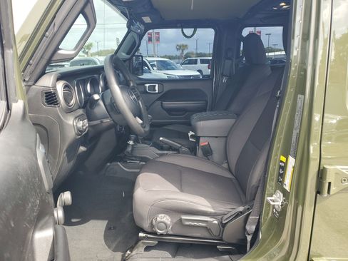 Used 2022 Jeep Gladiator Sport image 10