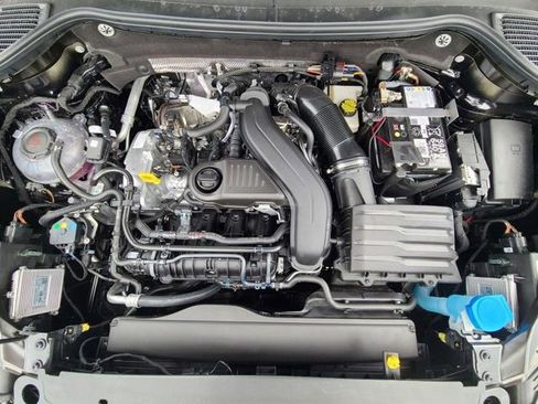 New 2025 Volkswagen Taos SEL image 38