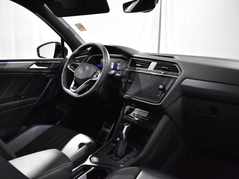 Used 2024 Volkswagen Tiguan SE R-Line image 33