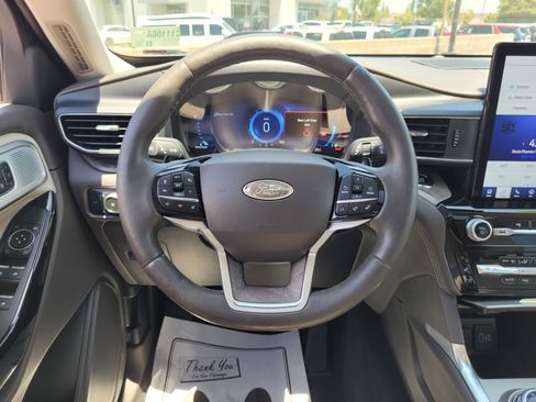 Used 2021 Ford Explorer Platinum w/ Equipment Group 601A AWD/4WD image 18
