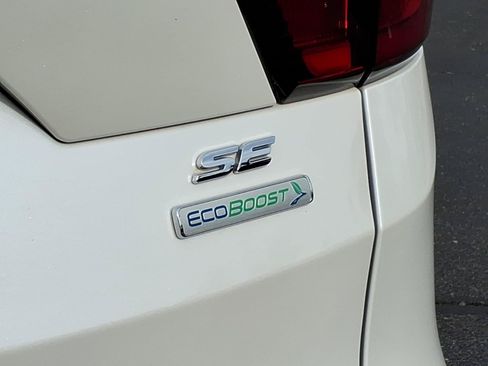 Certified 2019 Ford Escape SE FWD image 10