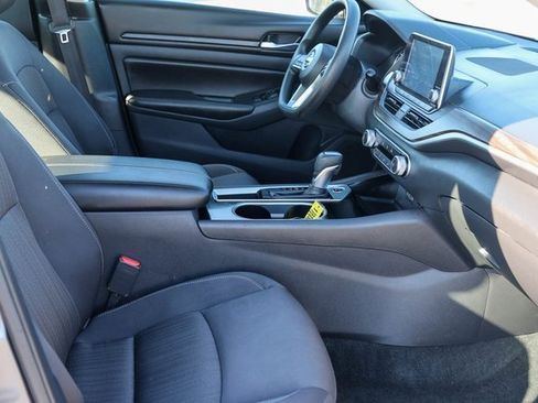 Used 2024 Nissan Altima 2.5 SV image 14