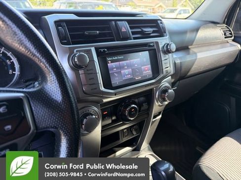 Used 2017 Toyota 4Runner SR5 AWD/4WD image 22
