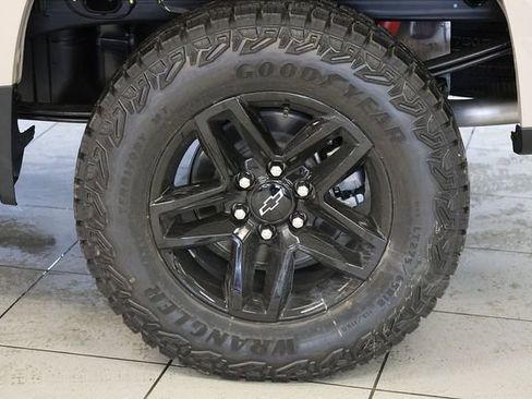 New 2026 Chevrolet Silverado 1500 Custom Trail Boss AWD/4WD image 3