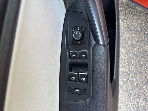 Used 2019 Volkswagen Tiguan SE image 11