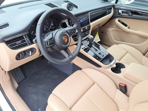 Used 2026 Porsche Macan AWD/4WD image 4