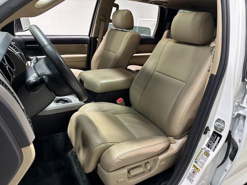 Used 2016 Toyota Sequoia SR5 image 29