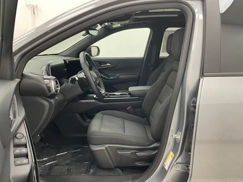 Used 2025 Chevrolet Equinox LT w/ Safety and Technology Package AWD/4WD image 9