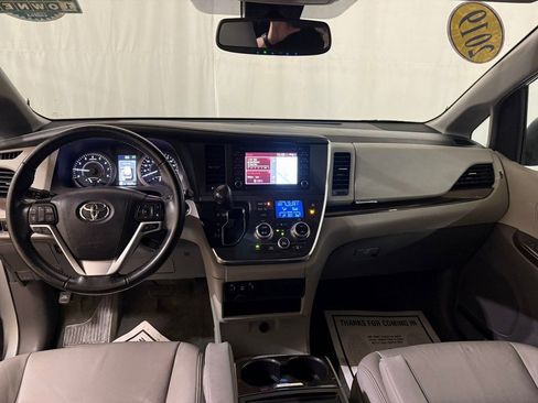 Used 2019 Toyota Sienna XLE w/ XLE Navigation Package image 37