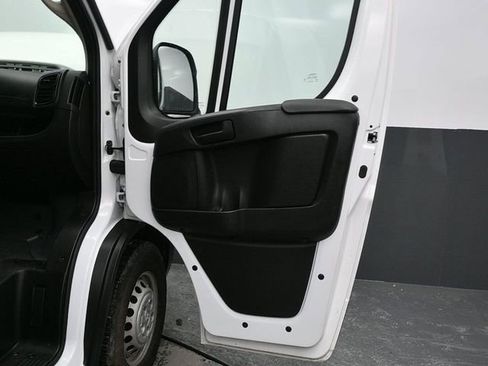 Used 2025 RAM ProMaster 2500 w/ Convenience Group image 9