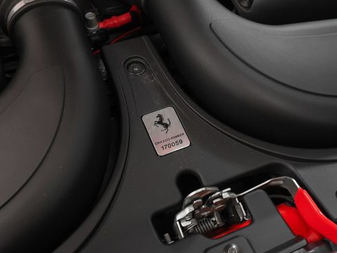 Used 2010 Ferrari California RWD image 18