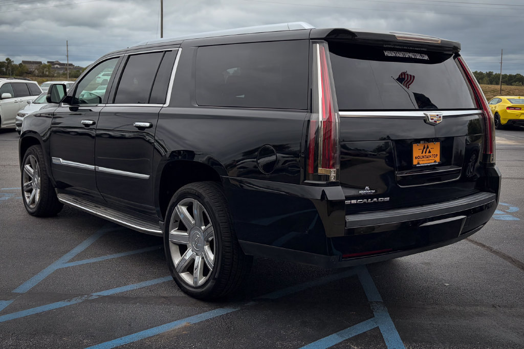 Used 2018 Cadillac Escalade ESV Luxury AWD/4WD image 23