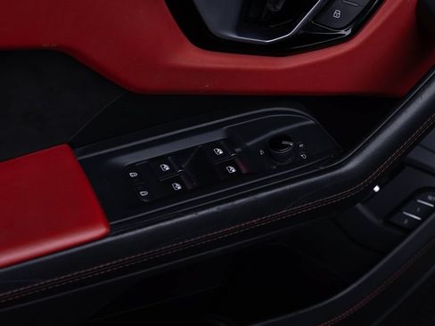 Used 2022 Lamborghini Urus AWD/4WD image 20