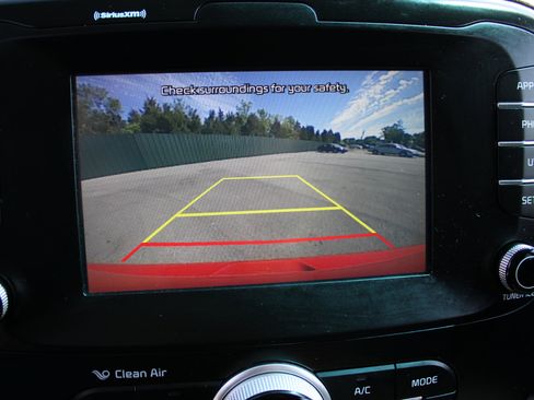 Used 2018 Kia Soul + image 22