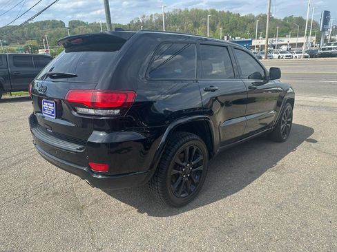 Used 2018 Jeep Grand Cherokee Altitude image 2