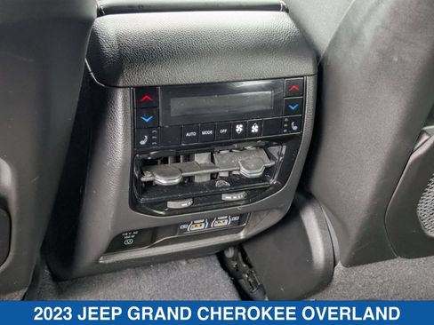 Used 2023 Jeep Grand Cherokee Overland w/ Luxury Tech Group IV AWD/4WD image 32