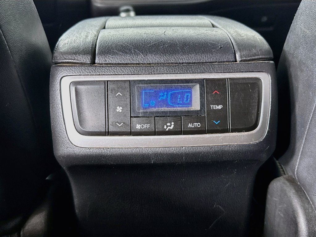 Used 2018 Toyota Highlander XLE AWD/4WD image 32