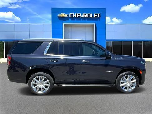 Used 2024 Chevrolet Tahoe High Country w/ Advanced Technology Package AWD/4WD image 2
