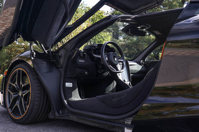 Used 2025 McLaren 750S RWD image 17