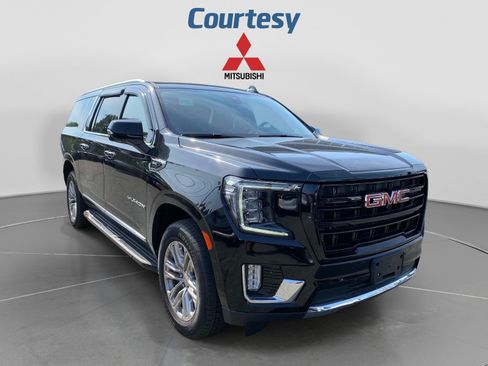 Used 2022 GMC Yukon XL SLT w/ SLT Premium Package AWD/4WD image 9