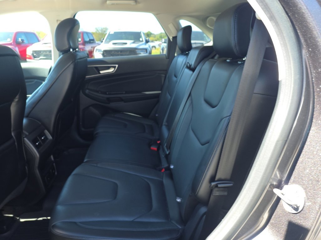 Used 2018 Ford Edge Titanium w/ Ford Safe & Smart Package AWD/4WD image 10