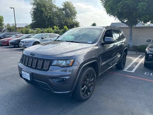 Used 2018 Jeep Grand Cherokee Altitude AWD/4WD image 1