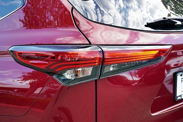 Used 2023 Toyota Highlander Limited FWD image 8
