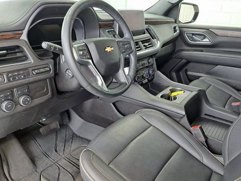 Used 2024 Chevrolet Suburban Premier image 9