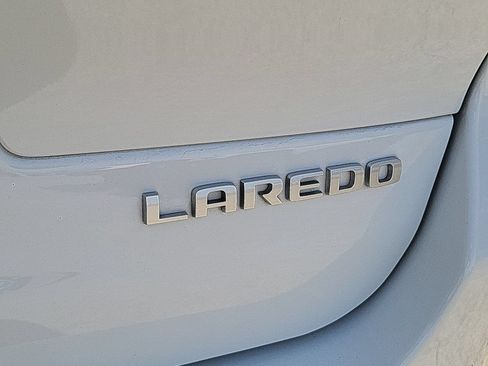 Used 2025 Jeep Grand Cherokee L Laredo RWD image 30