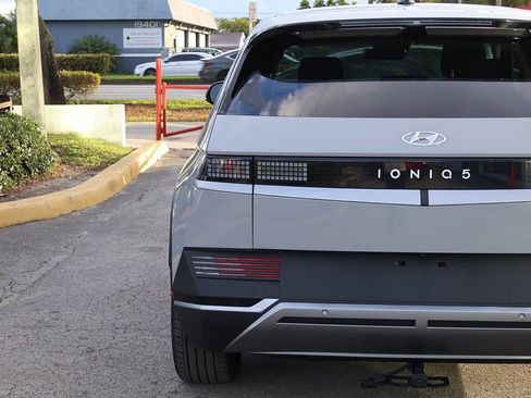 Used 2024 Hyundai Ioniq 5 SEL image 15