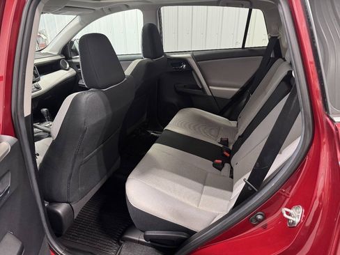 Used 2018 Toyota RAV4 XLE FWD image 14