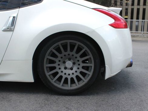 Used 2011 Nissan 370Z Coupe RWD image 10