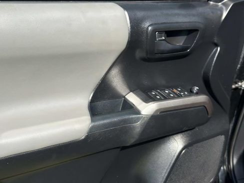 Used 2022 Toyota Tacoma SR5 w/ Technology Package AWD/4WD image 16