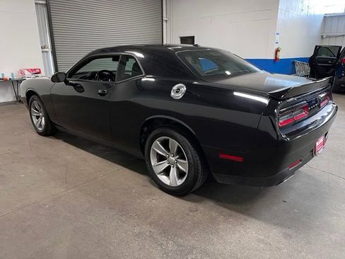 Used 2021 Dodge Challenger SXT RWD image 5