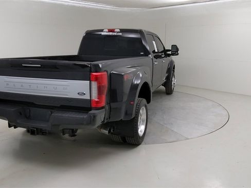 Certified 2019 Ford F450 Platinum w/ Platinum Ultimate Package image 16