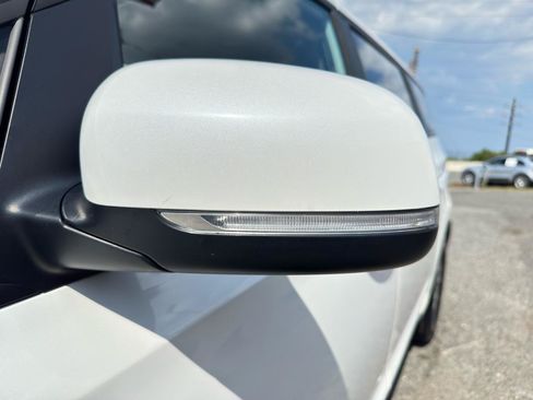 Used 2019 Kia Sedona L FWD image 92