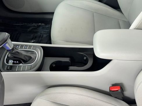 Used 2025 Hyundai Kona SEL FWD image 33