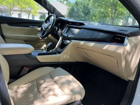 Used 2019 Cadillac XT5 Premium Luxury AWD/4WD image 19