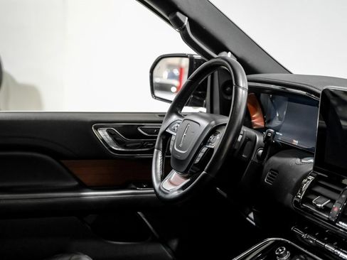 Used 2021 Lincoln Navigator Reserve image 13