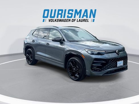 Used 2025 Volkswagen Tiguan SE R-Line AWD/4WD image 2