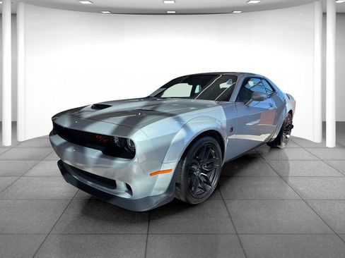 Used 2022 Dodge Challenger R/T Scat Pack RWD image 3