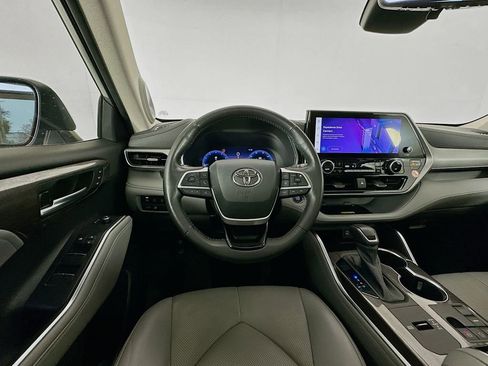 Used 2023 Toyota Highlander Platinum image 23