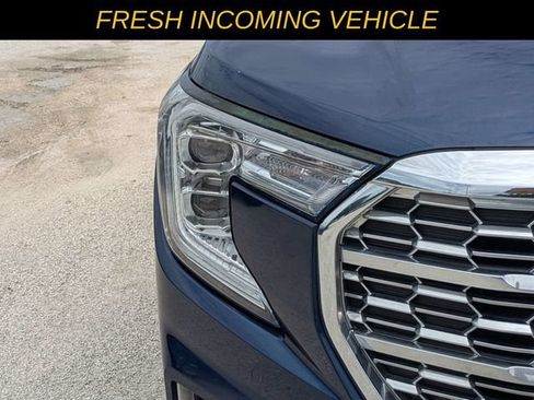 Used 2023 GMC Terrain Denali w/ Denali Premium Package AWD/4WD image 9